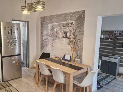 Eladó családi ház - Esztergom / 1. kép