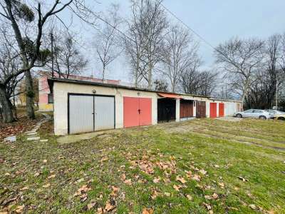 Eladó garázs - Tatabánya (Kertváros) / 1. kép