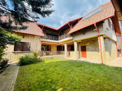 Eladó családi ház - Komárom (Komárom) / 1. kép