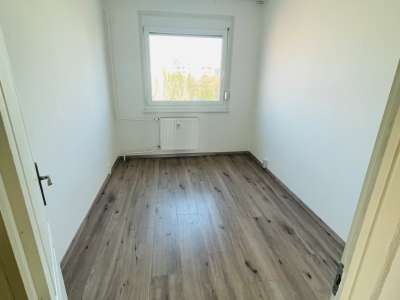 Eladó panellakás - Komárom (Komárom) / 10. kép