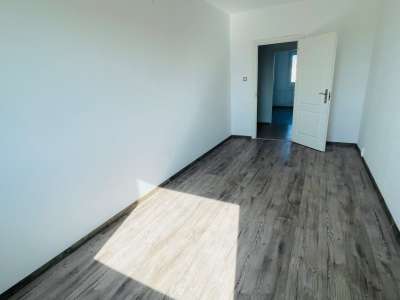 Eladó panellakás - Komárom (Komárom) / 9. kép