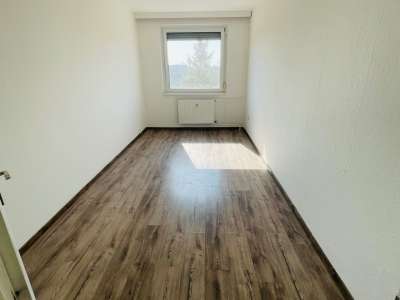 Eladó panellakás - Komárom (Komárom) / 8. kép