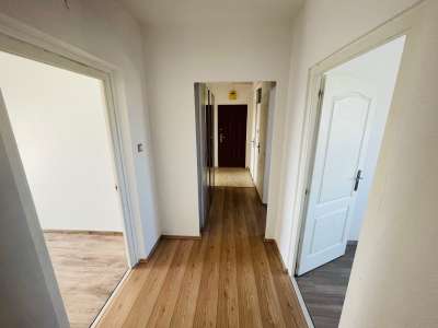 Eladó panellakás - Komárom (Komárom) / 7. kép