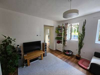 Eladó családi ház - Úny / 4. kép