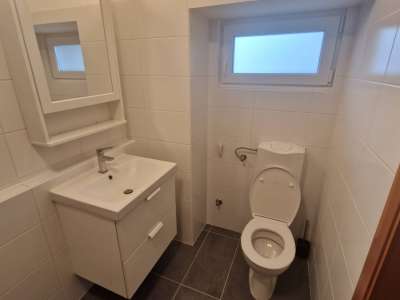 Eladó családi ház - Úny / 6. kép