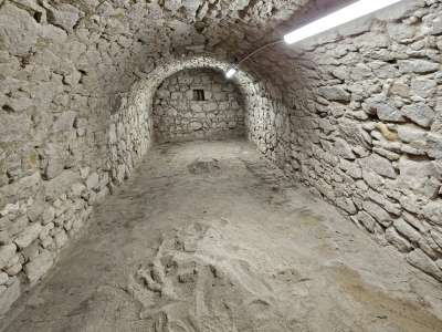 Eladó családi ház - Úny / 12. kép