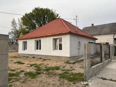 Eladó családi ház - Esztergom (Kertváros) / 1. kép