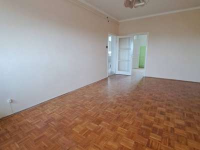 Kiadó téglalakás - Oroszlány / 1. kép