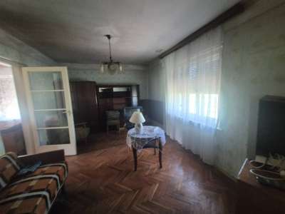 Eladó családi ház - Bakonybánk / 6. kép