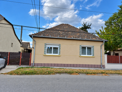 Eladó családi ház - Tatabánya (Bánhida) / 1. kép
