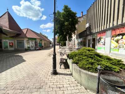 Eladó üzlethelyiség - Kunszentmárton / 1. kép
