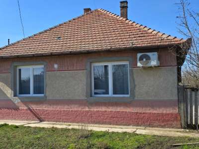 Eladó családi ház - Öcsöd / 1. kép