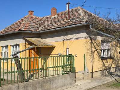 Eladó családi ház - Szelevény / 1. kép