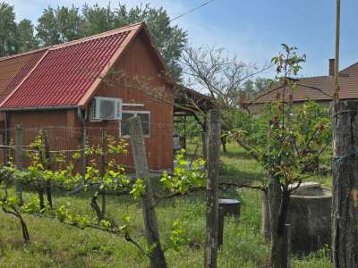 Eladó nyaraló - Cserkeszőlő / 1. kép