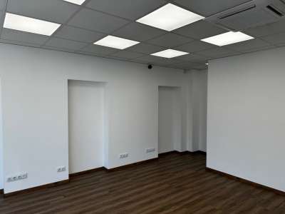 Kiadó üzlethelyiség - Győr / 3. kép