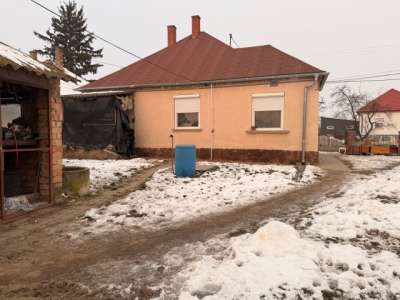Eladó családi ház - Pér / 2. kép