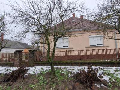 Eladó családi ház - Pér / 3. kép