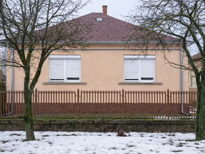 Eladó családi ház - Pér / 1. kép