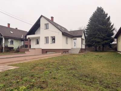 Eladó családi ház - Győrújbarát / 1. kép