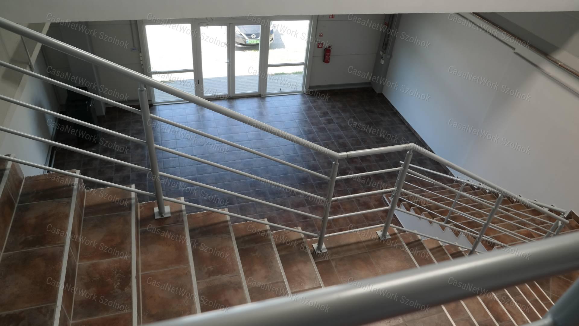 Kiadó egyéb üzlethelyiség Szolnok. Elsődleges fotó (32363344) Kiadó egyéb üzlethelyiség Szolnok. Elsődleges fotó (32363344)
