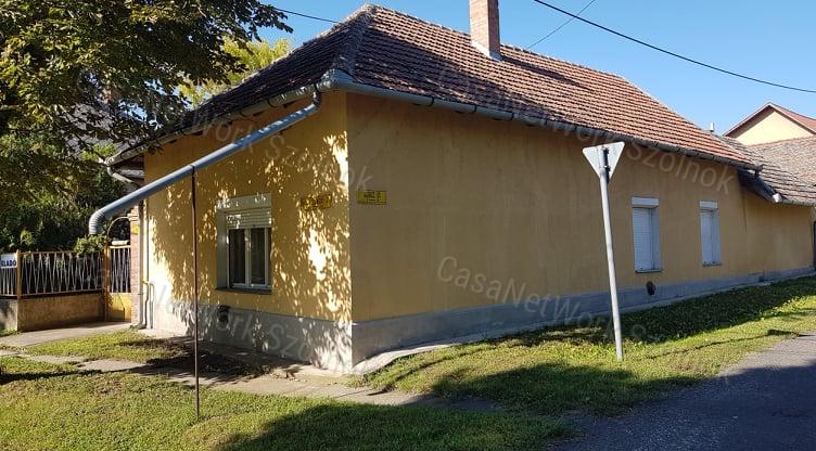 Eladó kertes családi ház Tiszaföldvár központjában!