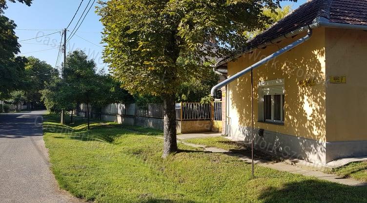 Eladó kertes családi ház Tiszaföldvár központjában!