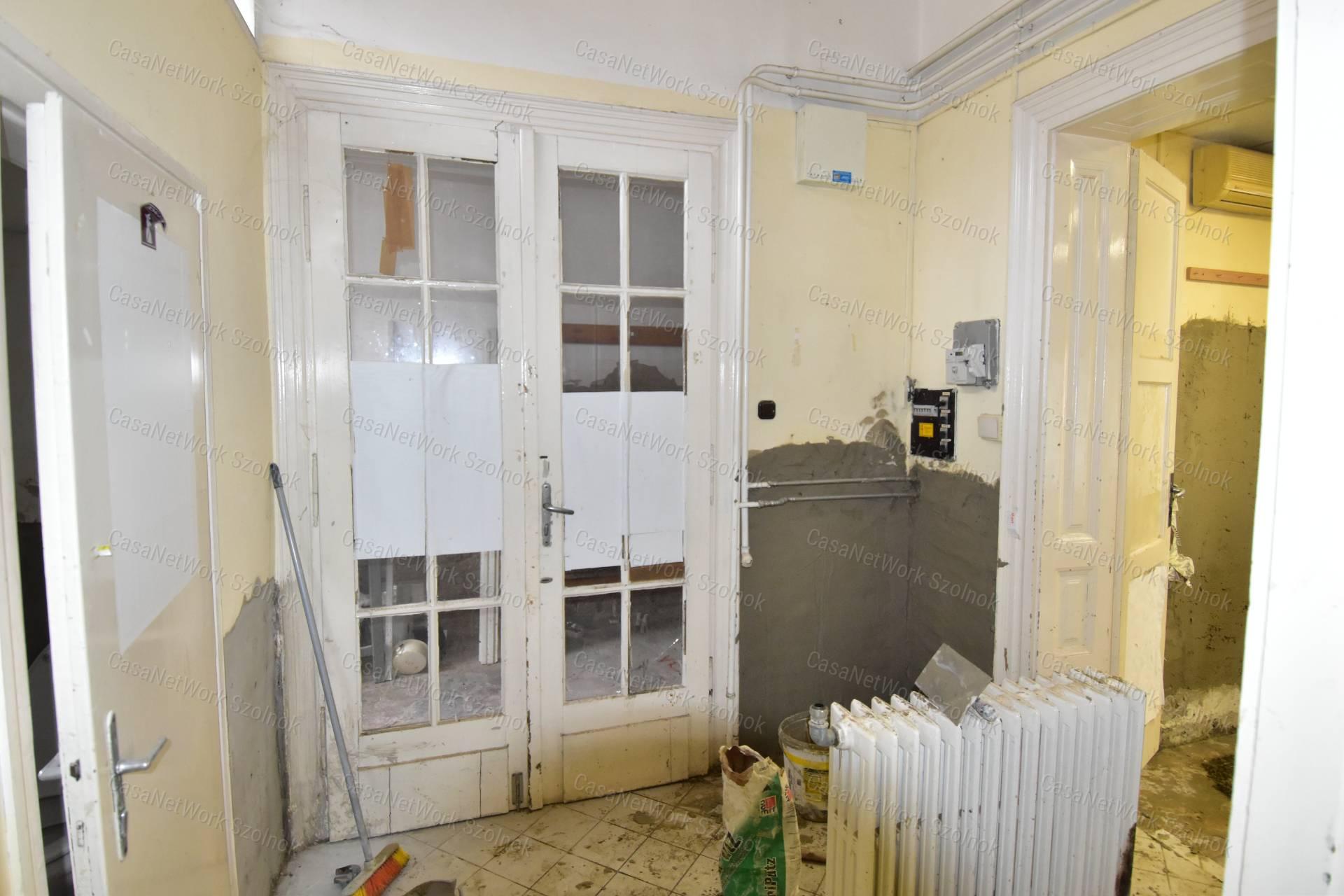 Eladó üzlethelyiség Szolnok belvárosában!