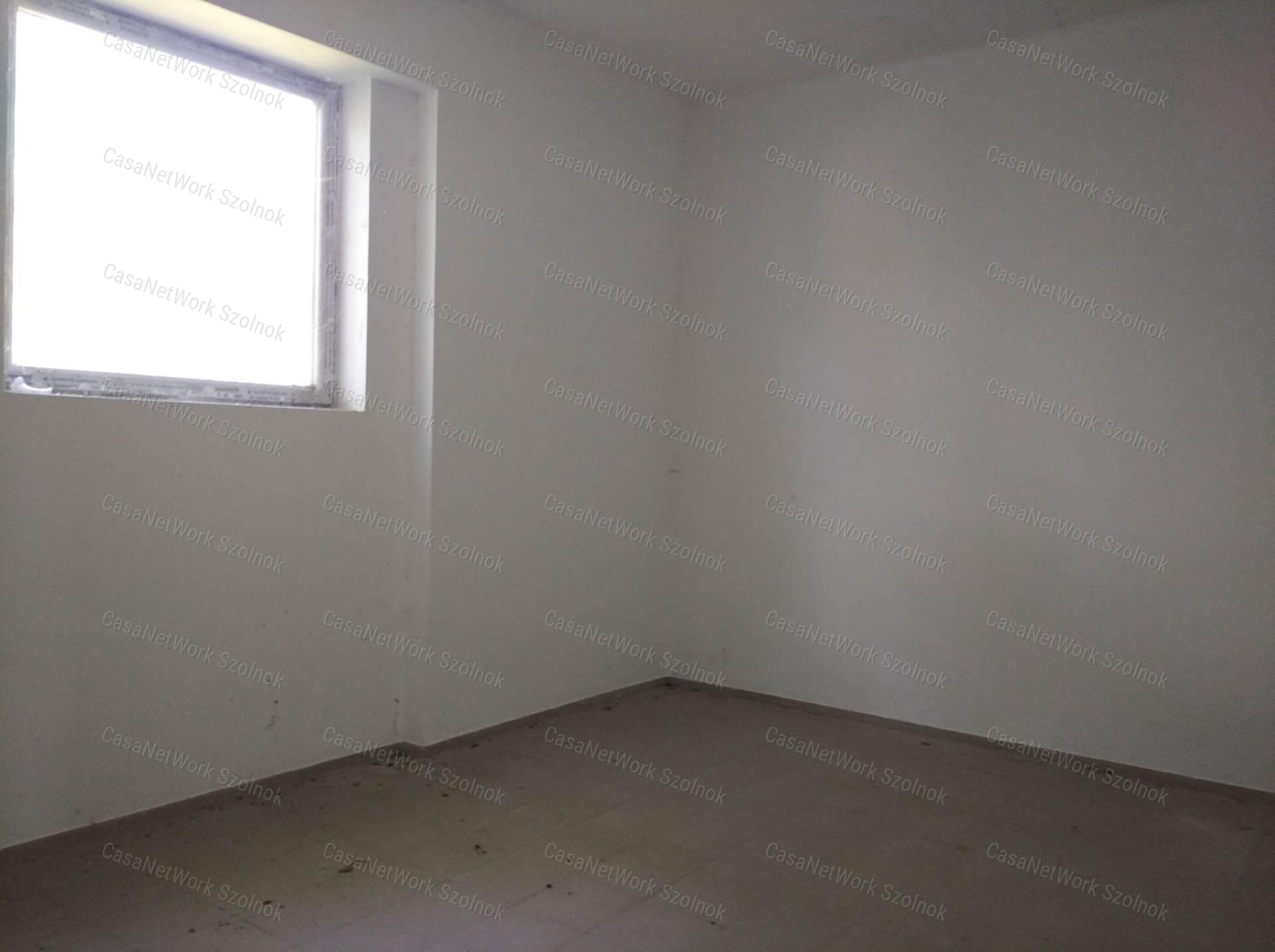 Befektetők figyelem!Tiszaföldváron ipari ingatlan eladó!