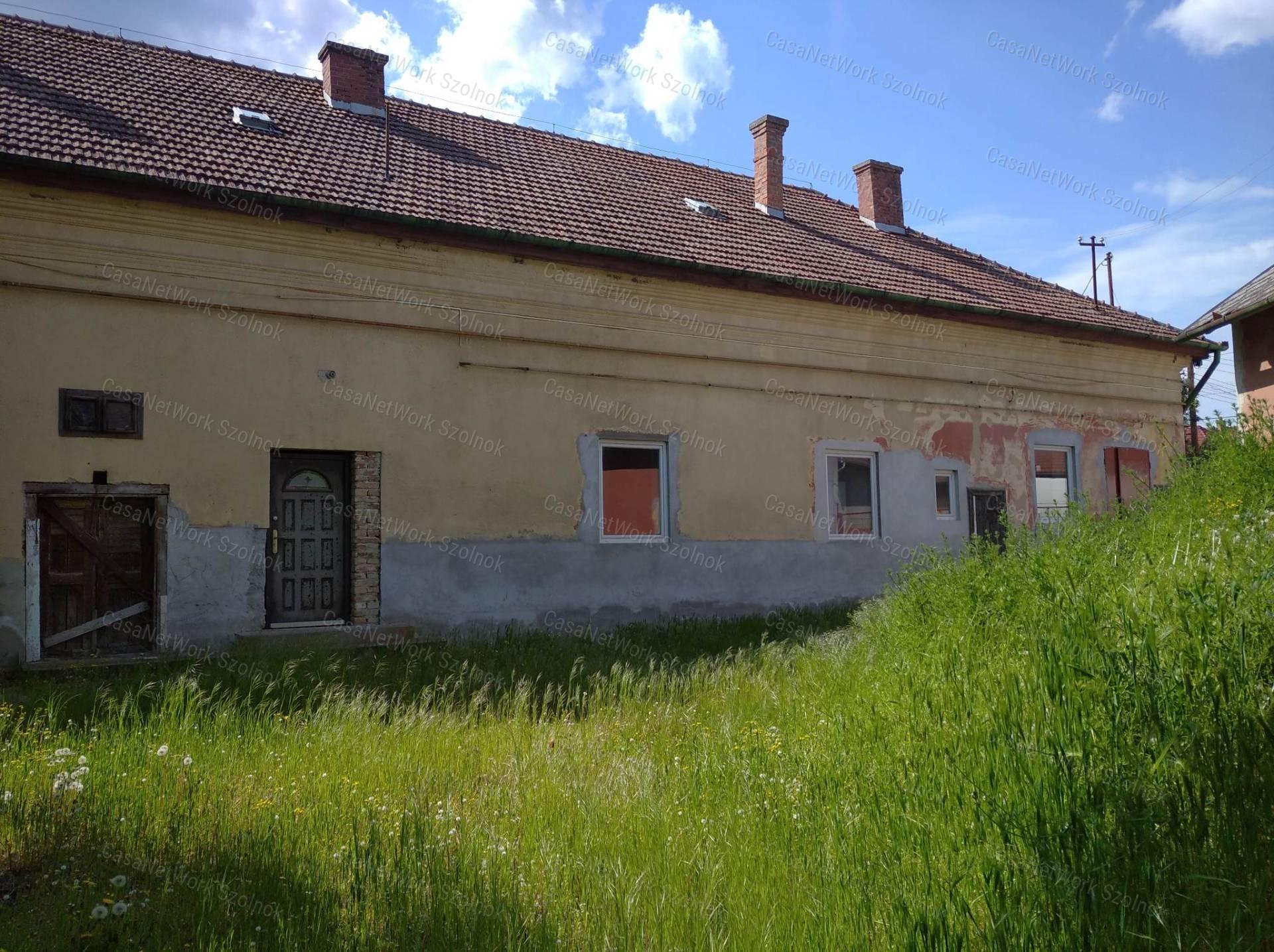 Befektetők figyelem!Tiszaföldváron ipari ingatlan eladó!
