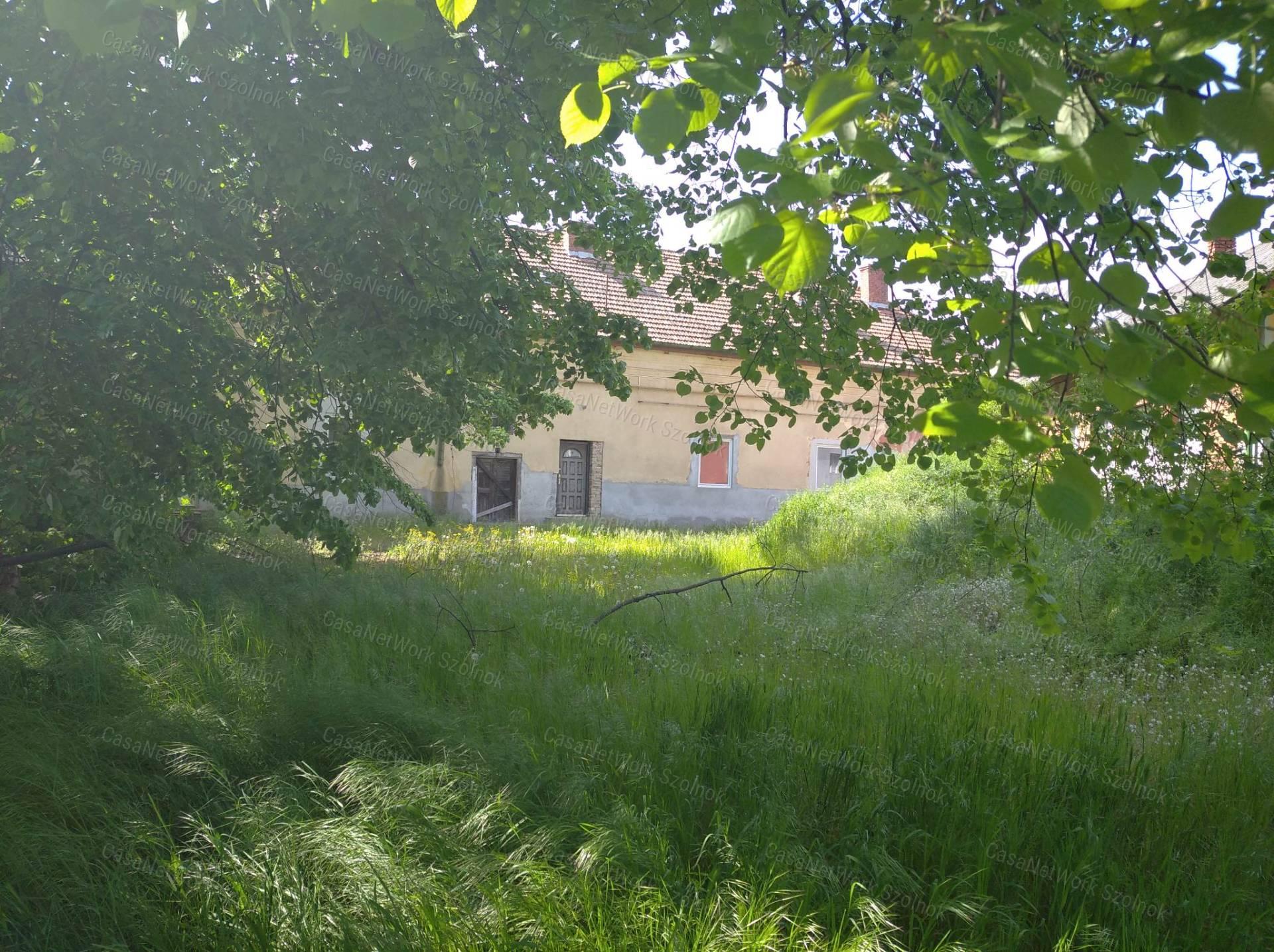 Befektetők figyelem!Tiszaföldváron ipari ingatlan eladó!