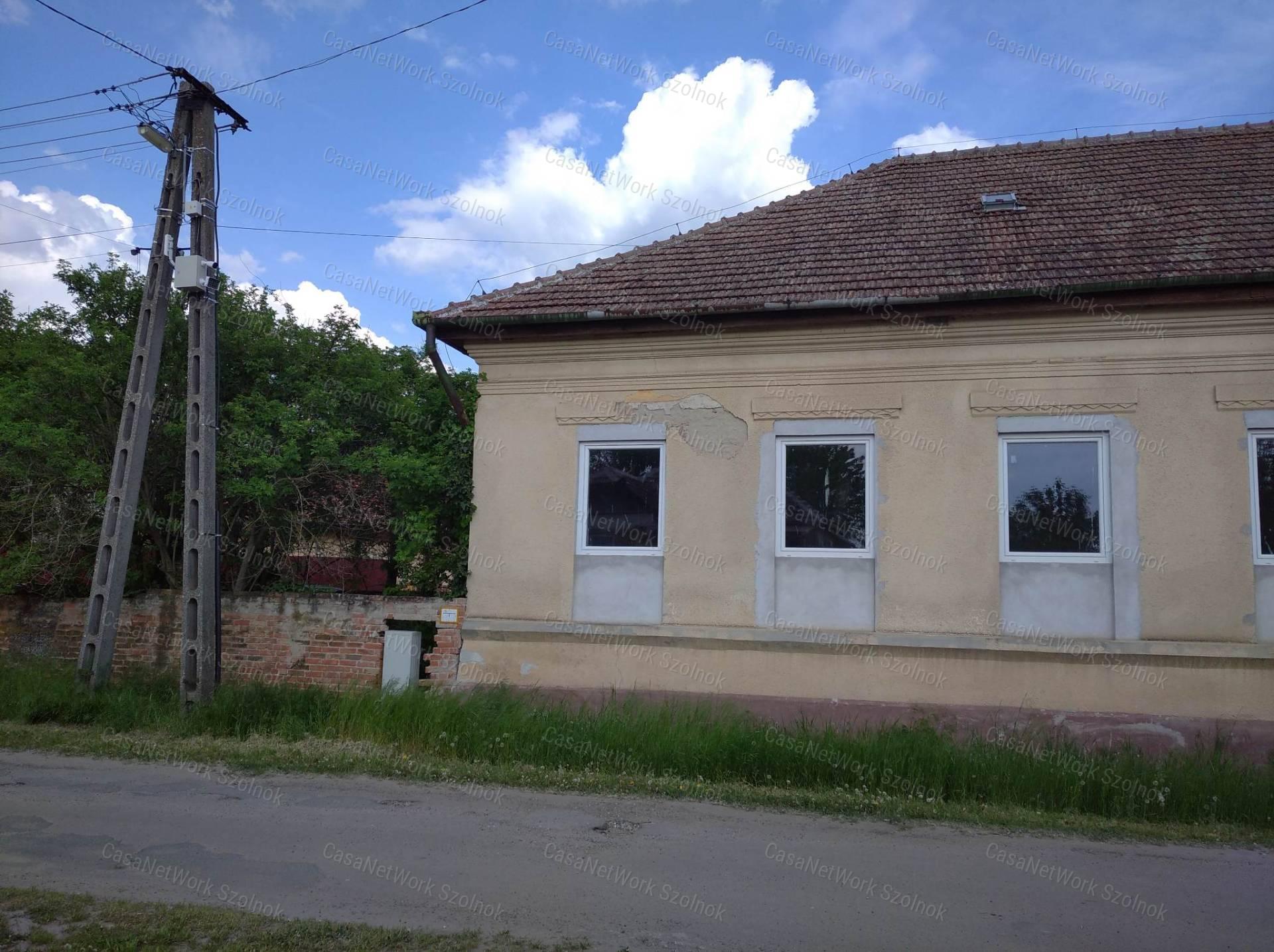Befektetők figyelem!Tiszaföldváron ipari ingatlan eladó!