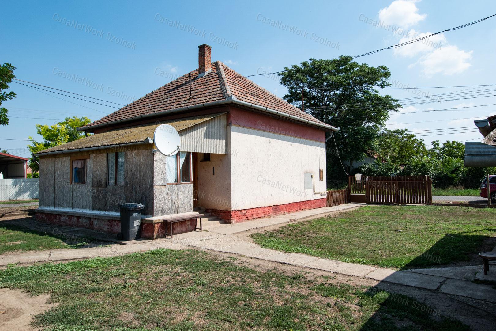 Eladó családi ház Tiszaföldváron!