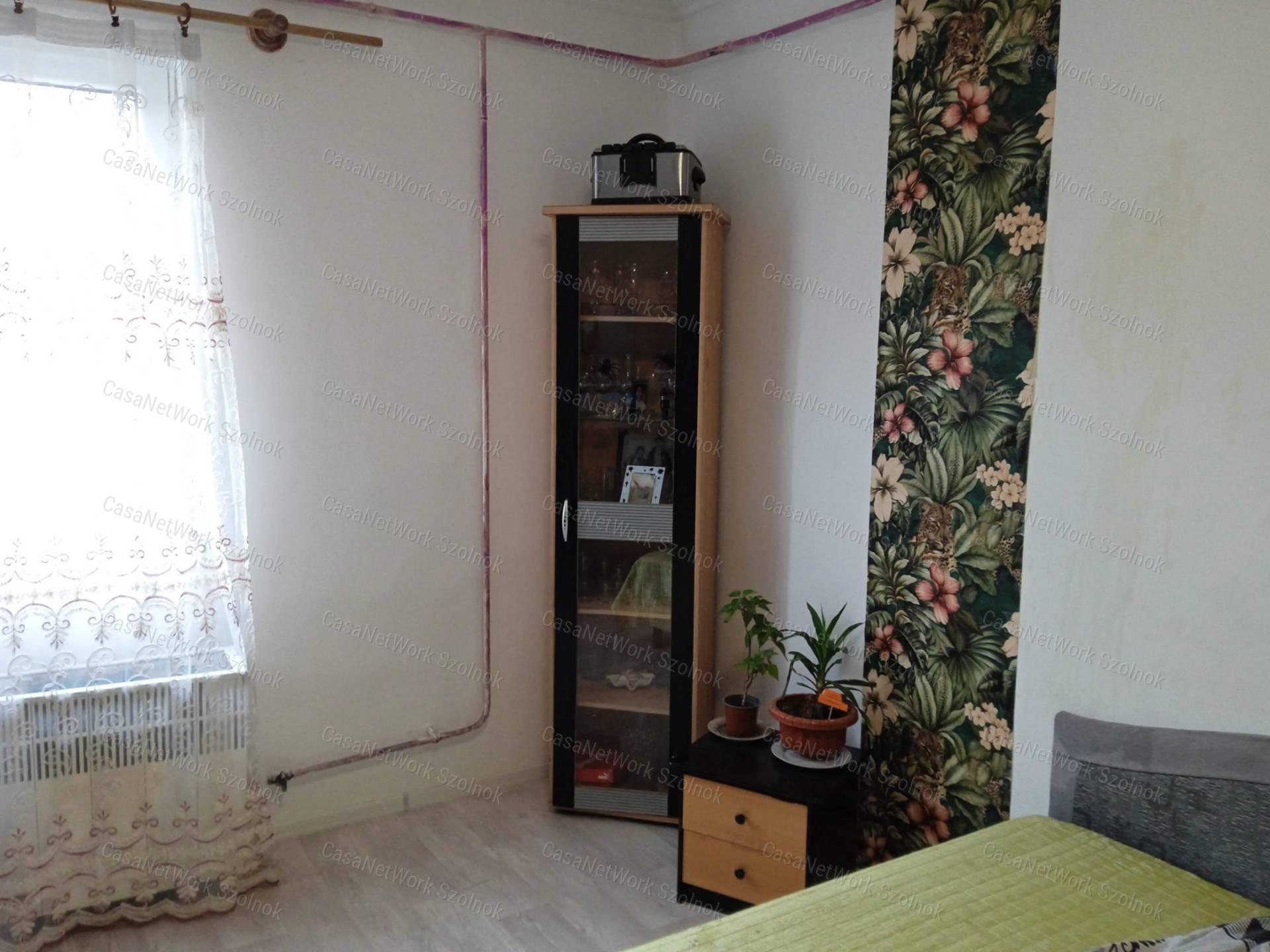 Eladó Szolnokon 3 szobás 72 m2-es családiház