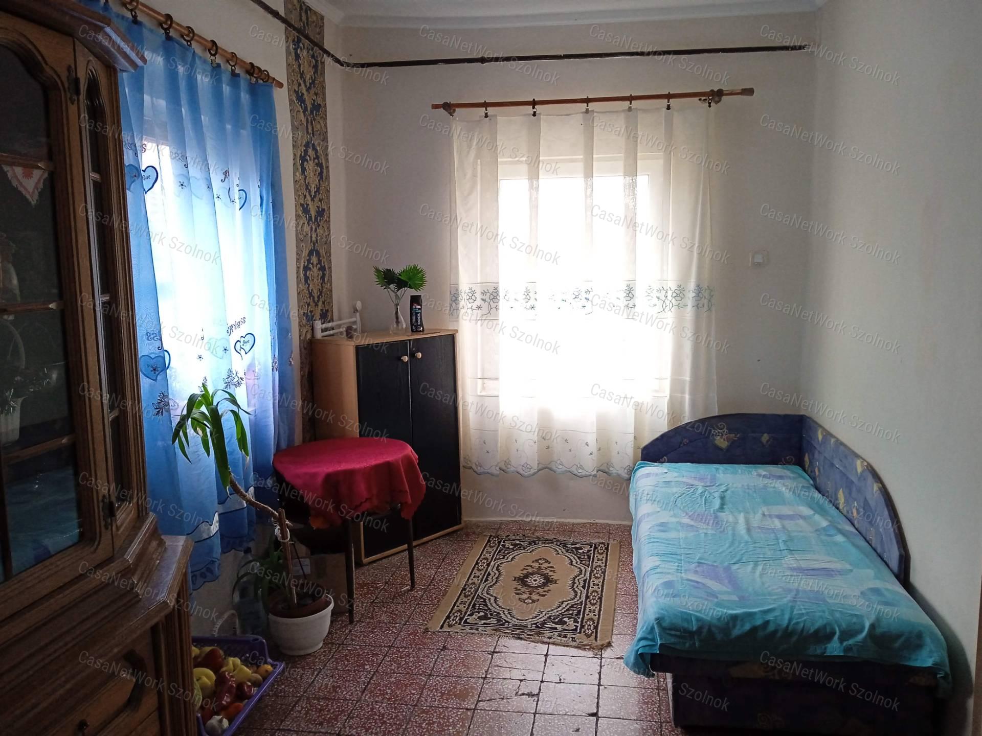 Eladó Szolnokon 3 szobás 72 m2-es családiház