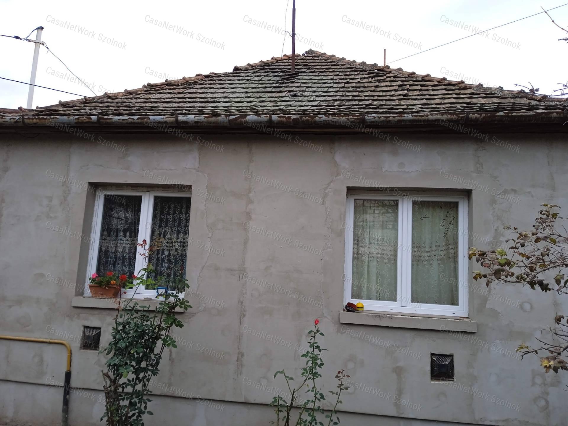 Eladó Szolnokon 3 szobás 72 m2-es családiház