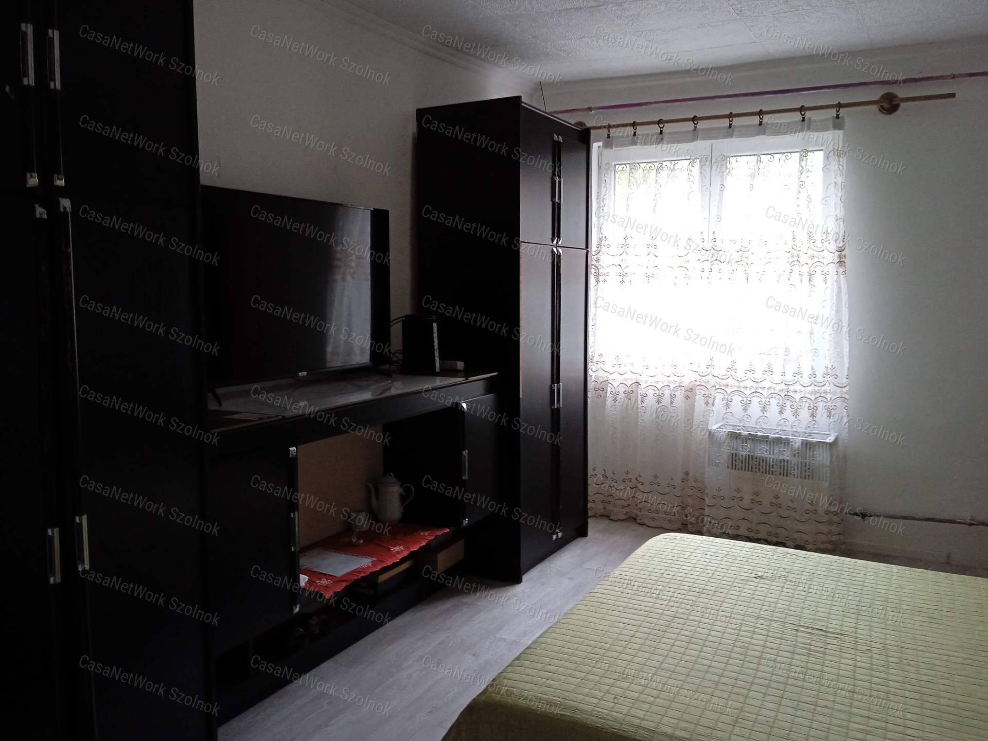 Eladó Szolnokon 3 szobás 72 m2-es családiház