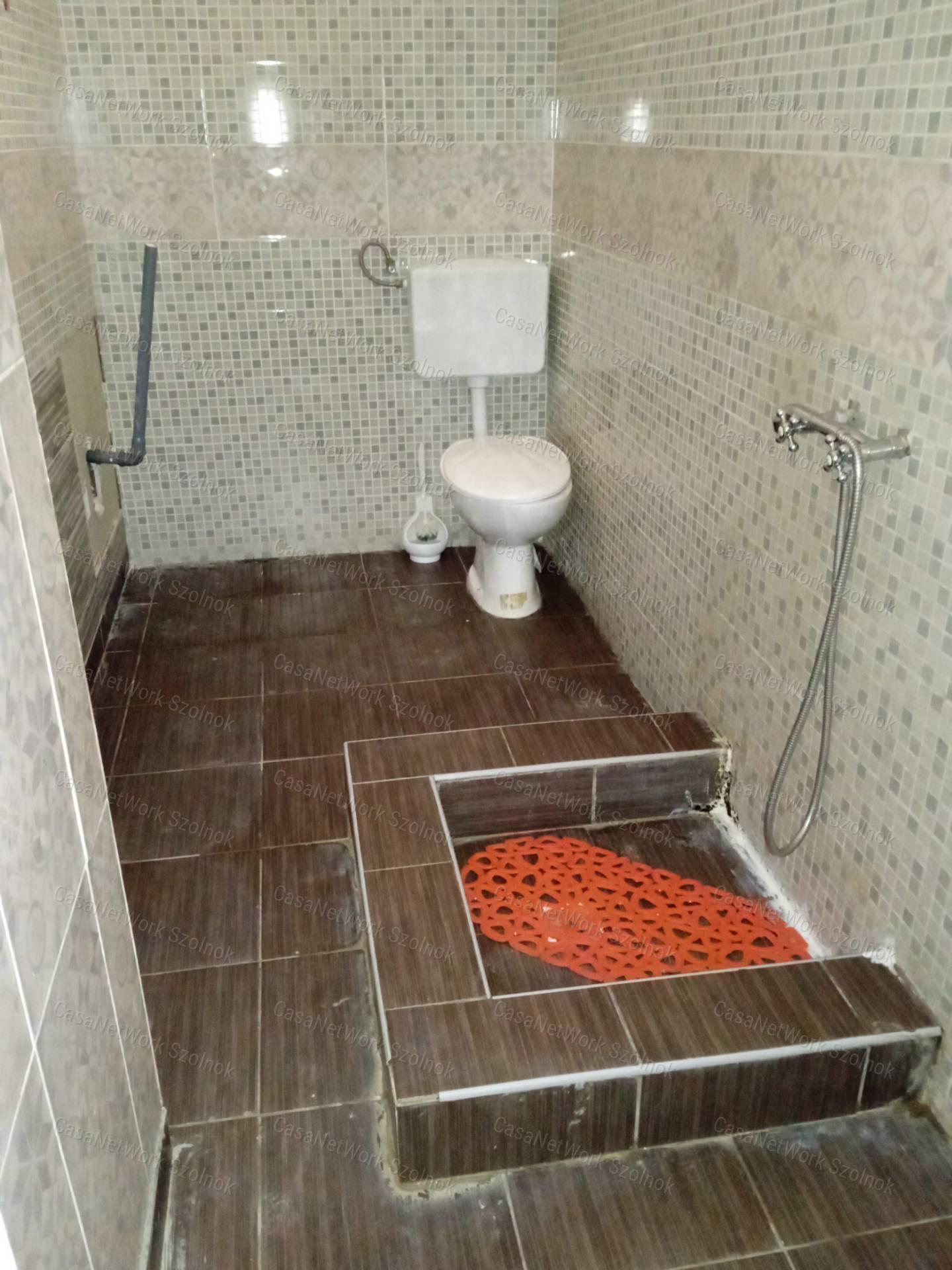 Eladó Szolnokon 3 szobás 72 m2-es családiház