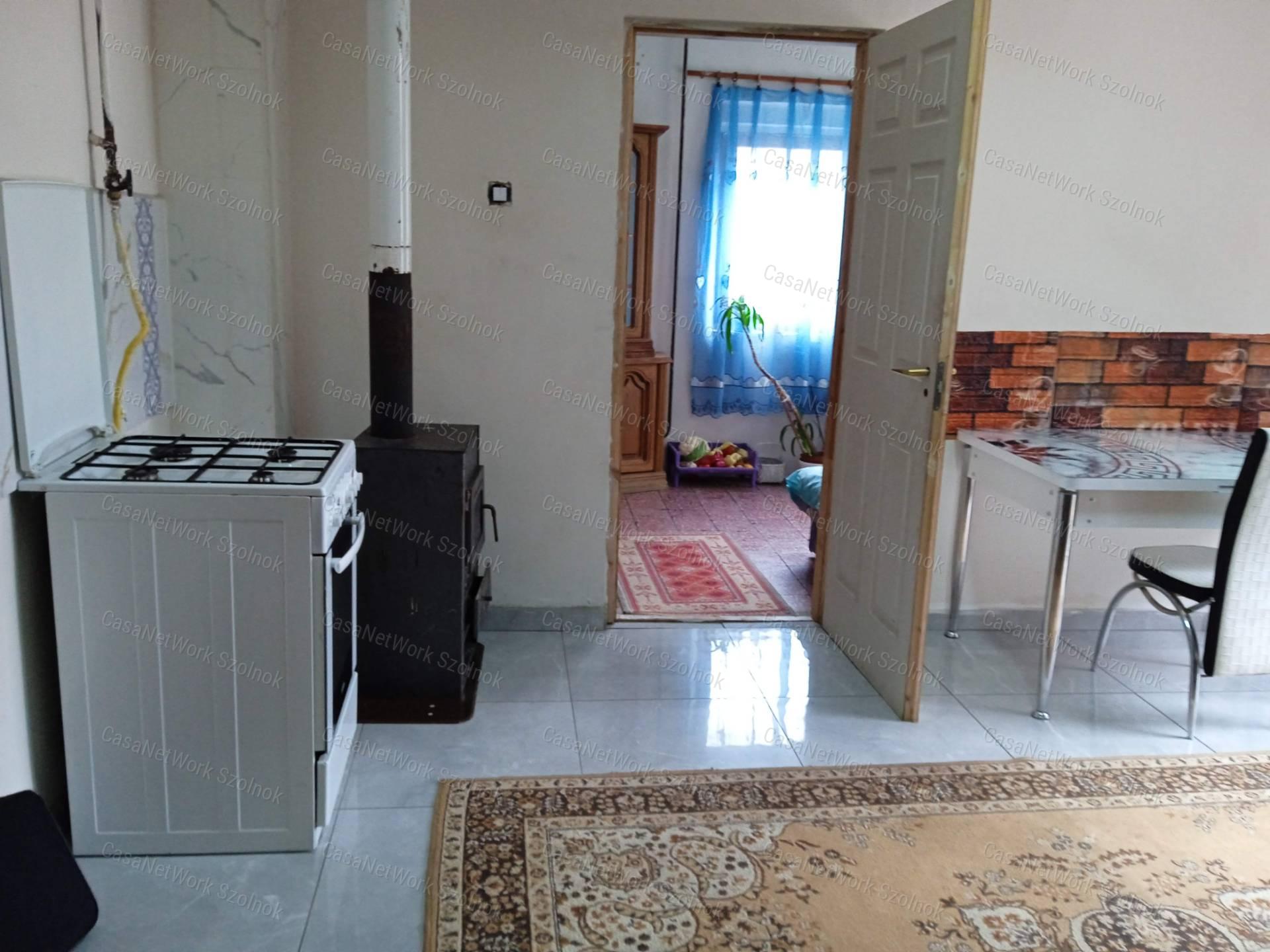 Eladó Szolnokon 3 szobás 72 m2-es családiház