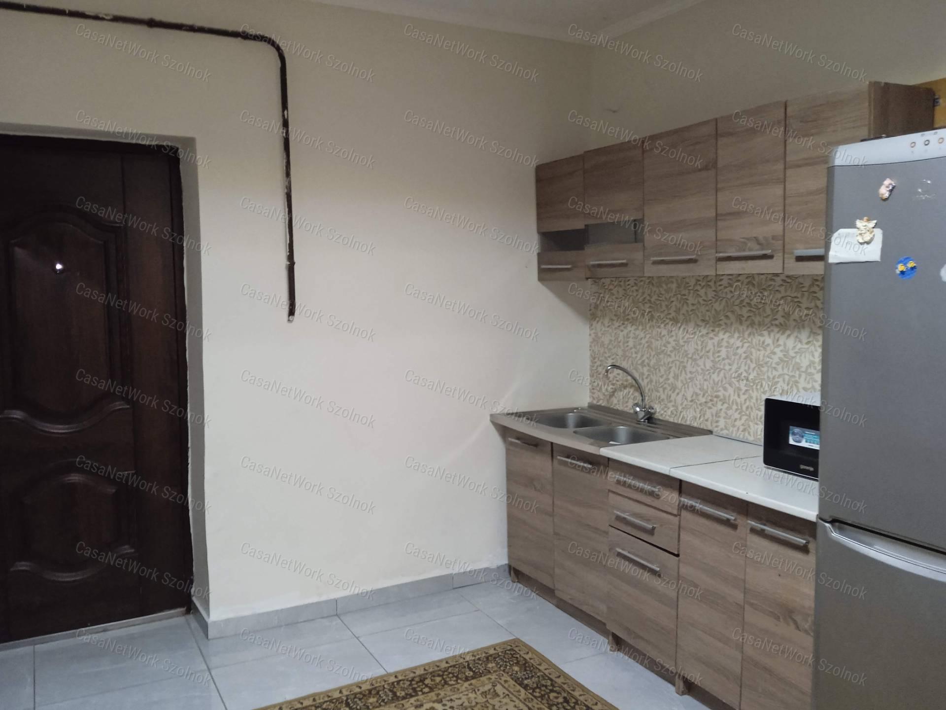 Eladó Szolnokon 3 szobás 72 m2-es családiház