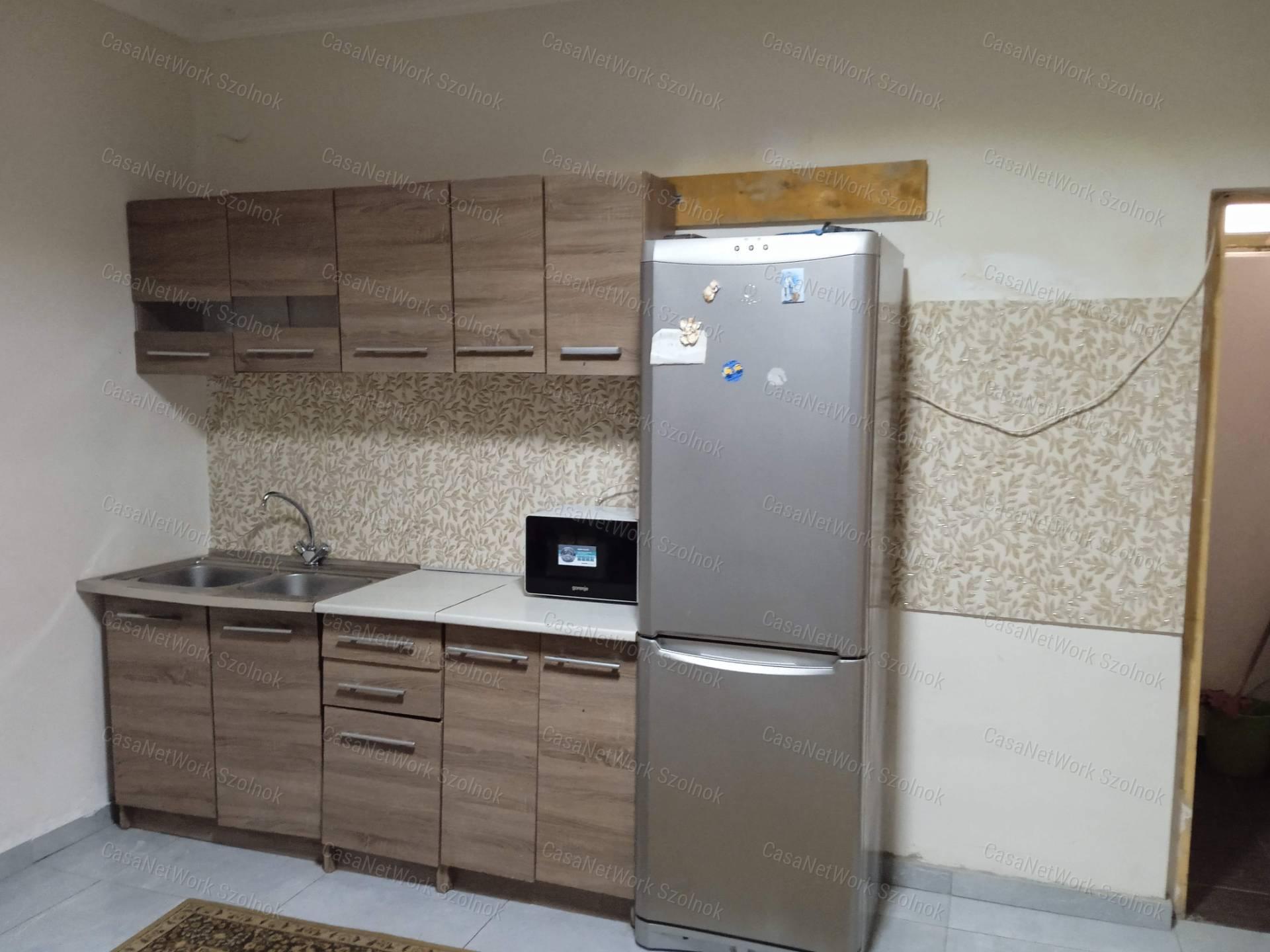 Eladó Szolnokon 3 szobás 72 m2-es családiház