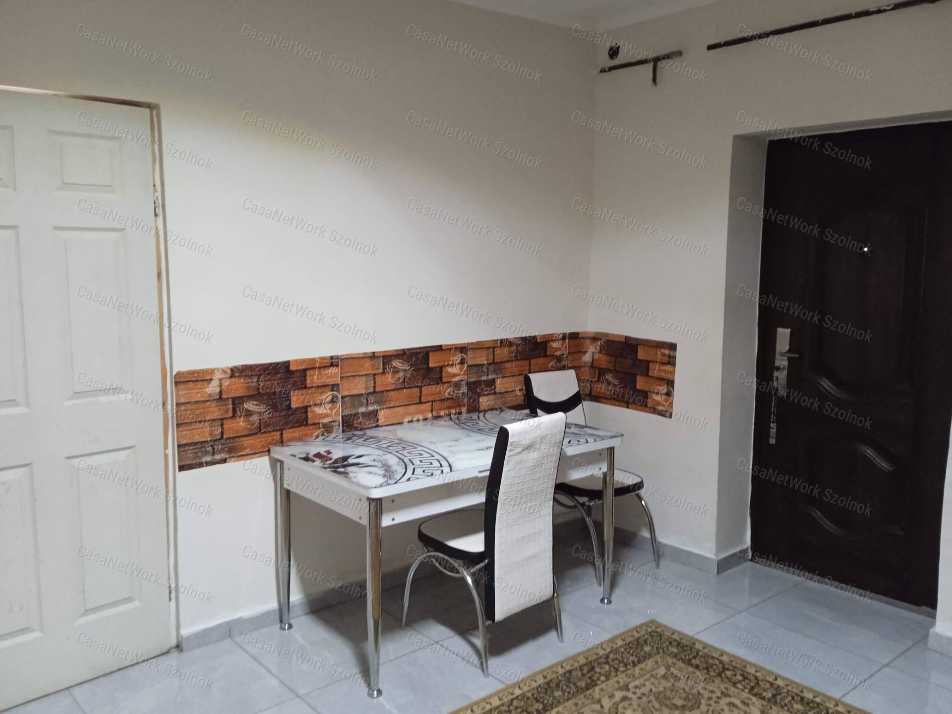 Eladó Szolnokon 3 szobás 72 m2-es családiház