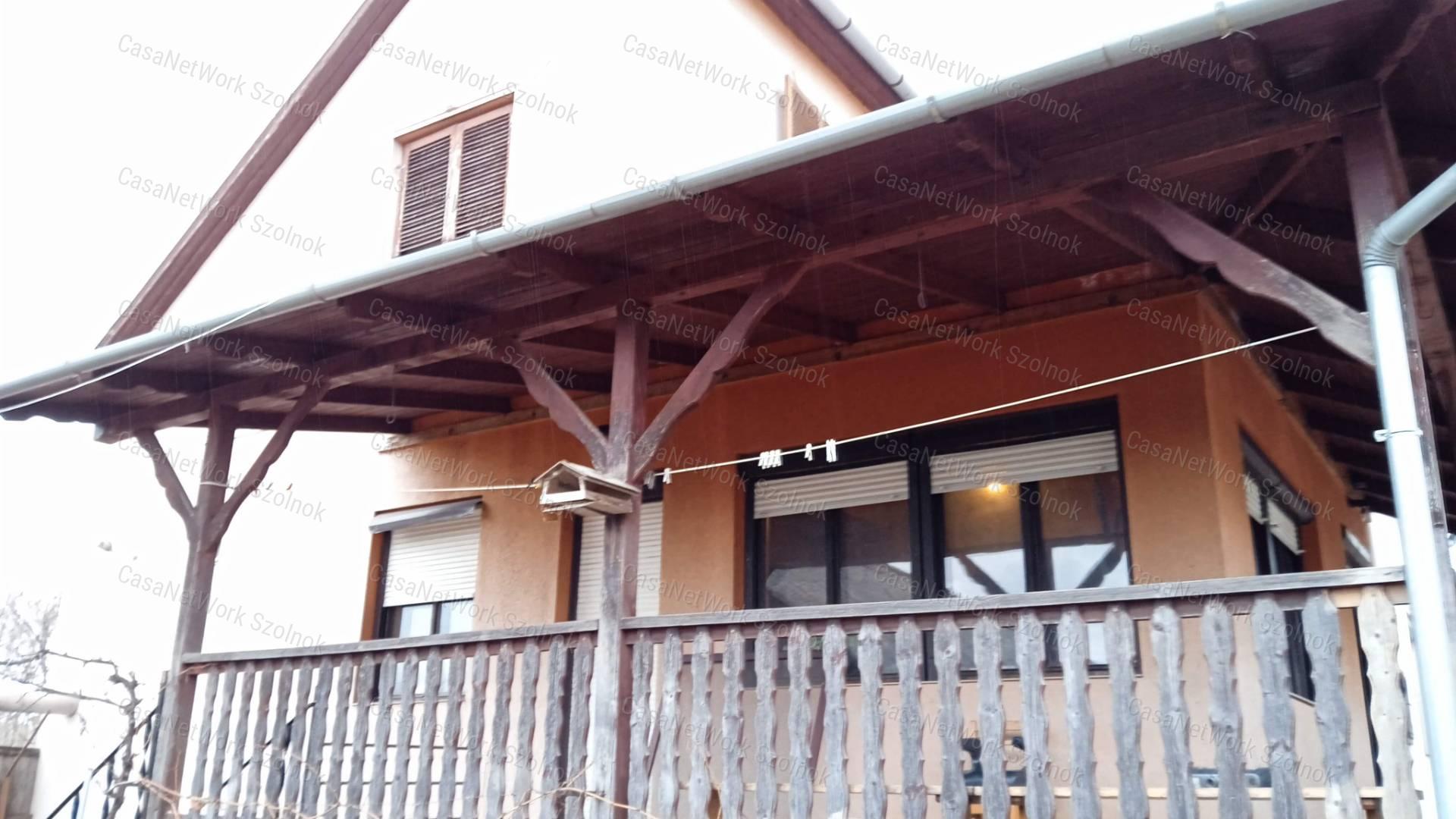 Eladó 4 szobás, 145m2-es családi ház Cibakházán!