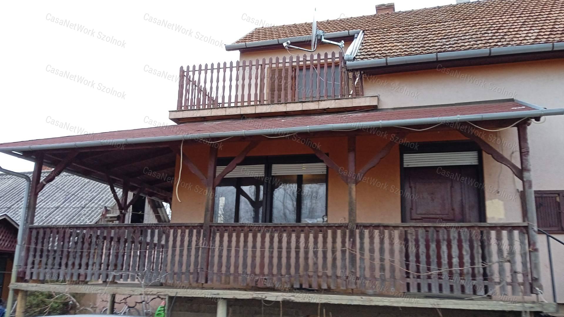 Eladó 4 szobás, 145m2-es családi ház Cibakházán!