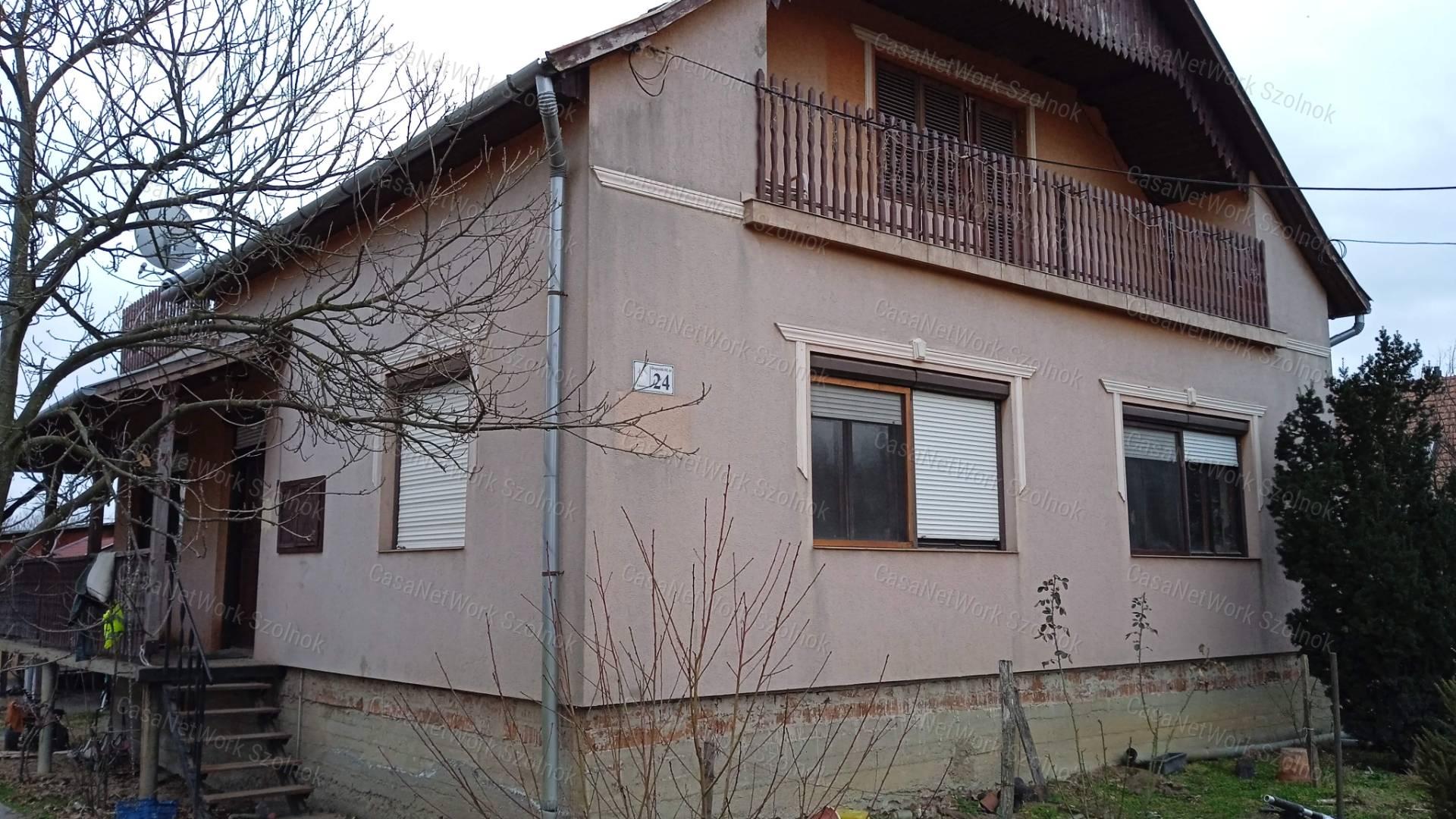 Eladó 4 szobás, 145m2-es családi ház Cibakházán!