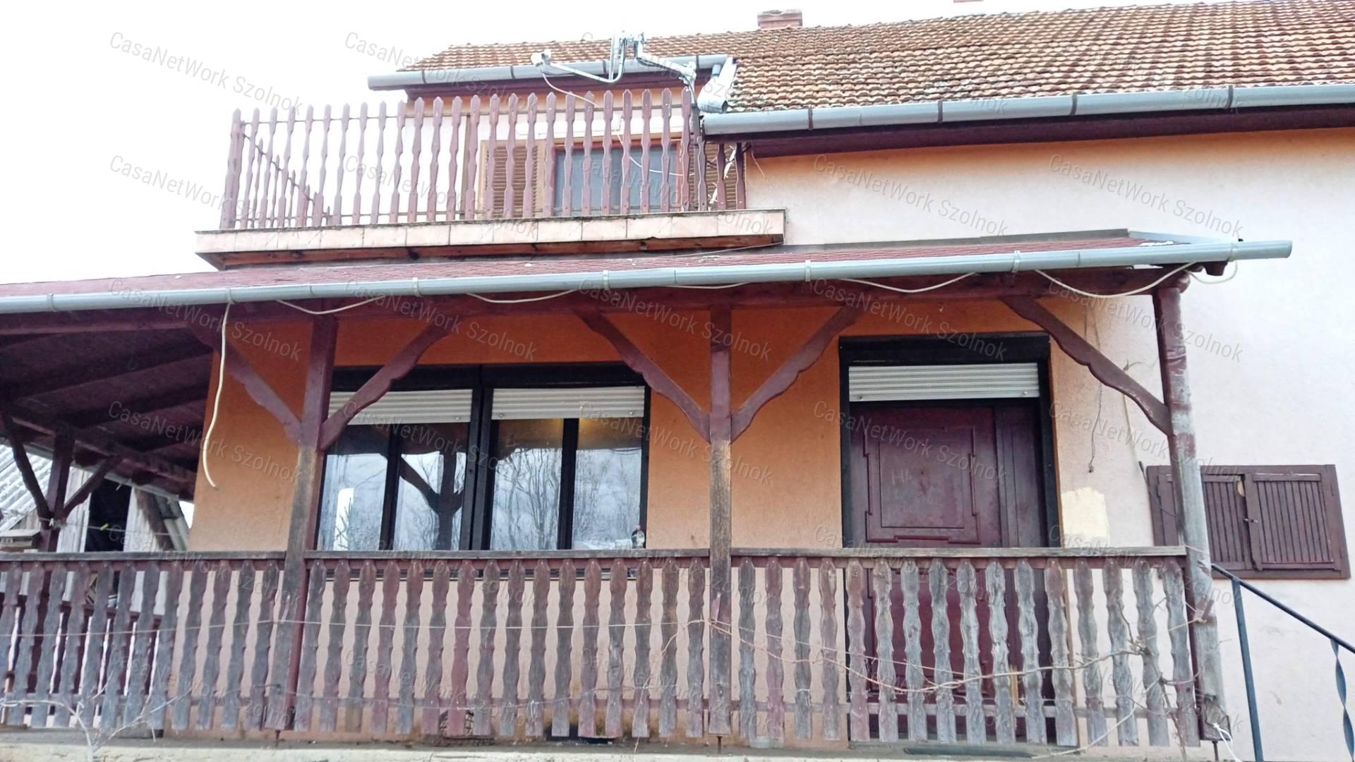 Eladó 4 szobás, 145m2-es családi ház Cibakházán!
