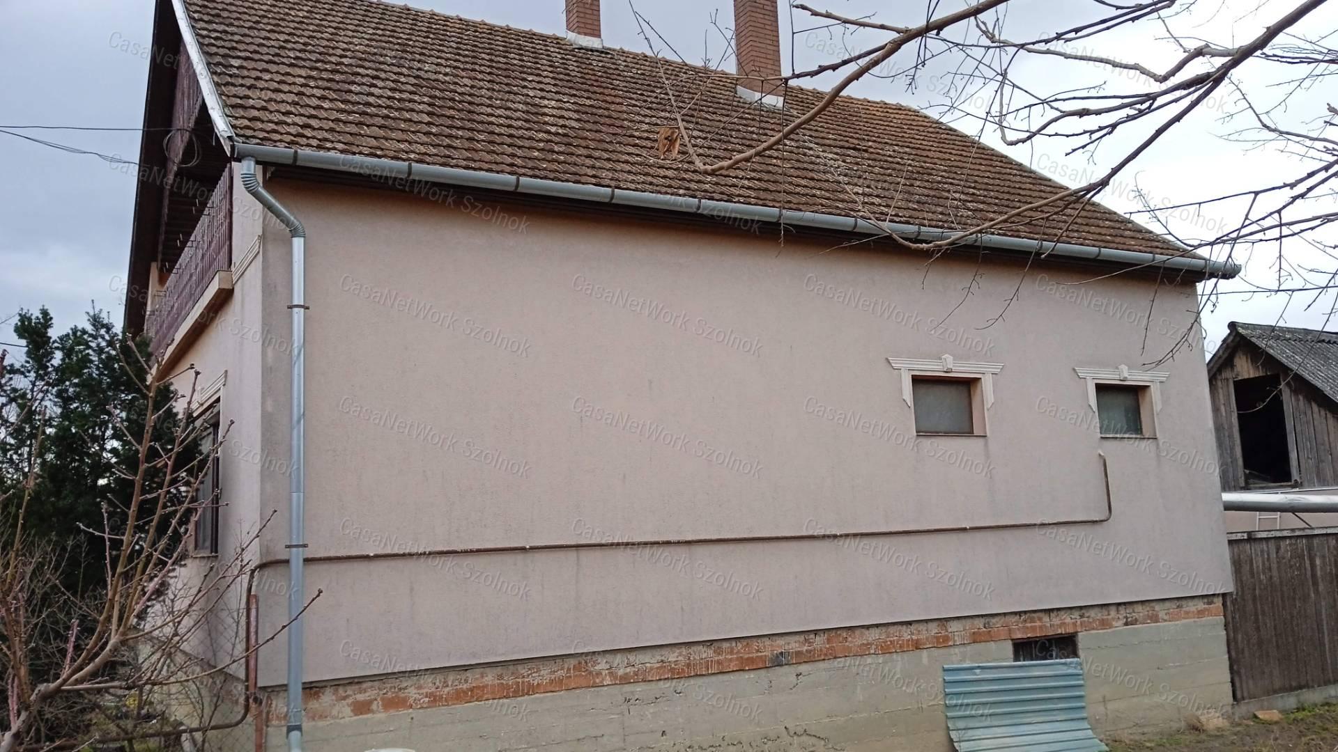 Eladó 4 szobás, 145m2-es családi ház Cibakházán!