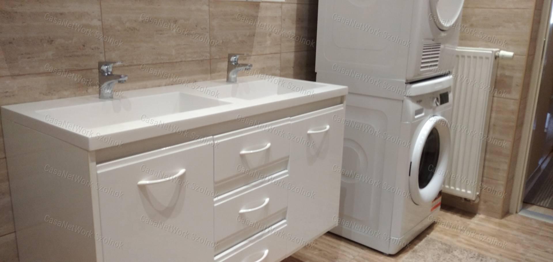 Szolnokon-Szandaszőlősön eladó jó állapotú  kertes családi ház!
