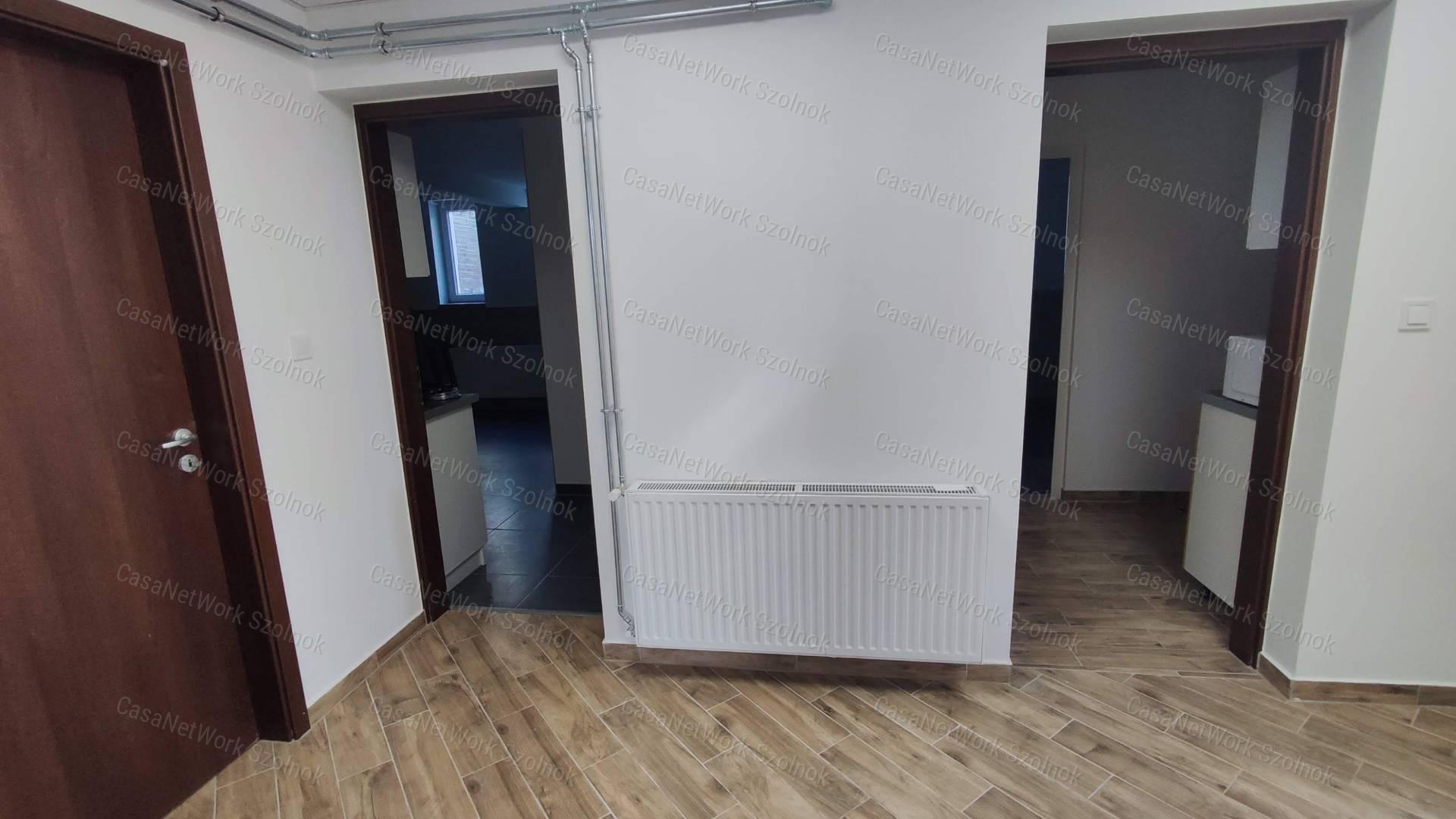 Eladó többgenerációs családi ház Cserkeszőlő központjában