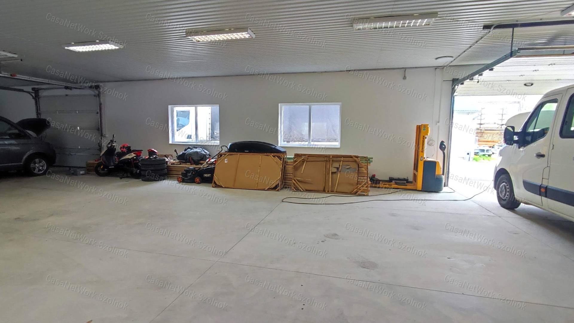 Kiadó 400 m2-es raktár/műhely Szolnokon, az Abonyi úton