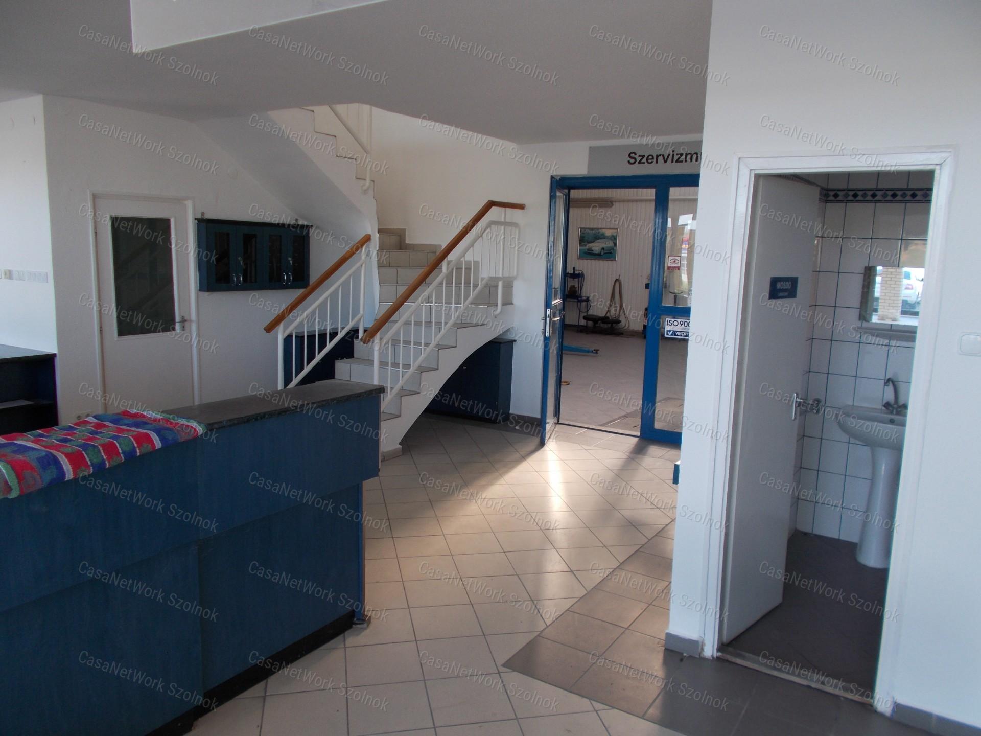 kiadó üzlethelyiség, bemutató terem Szolnok (Széchenyi-lakótelep),